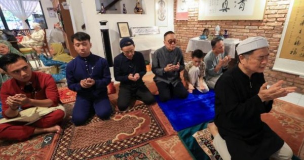 We shouldn't forget our roots, say Singapore Chinese Muslim community who embrace both Chinese culture and Islamic customs