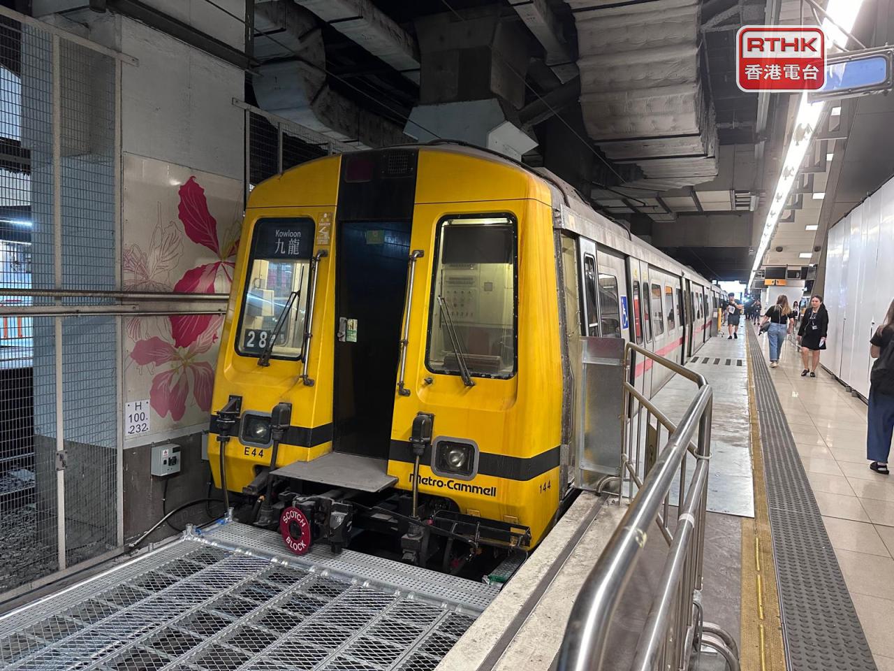 'Yellow head' train makes a comeback