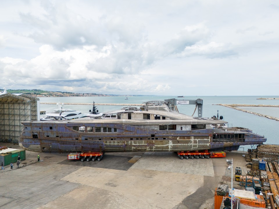 ISA SPORTIVA 66 METRES ENTERS THE OUTFITTING STAGE 