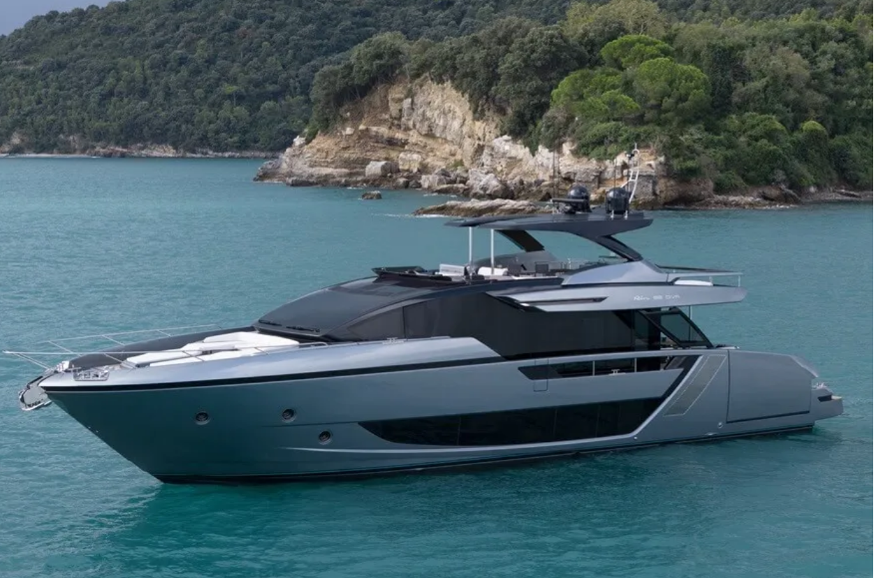 Riva’s Elegant 82′ Diva — the Latest Flybridge Yacht