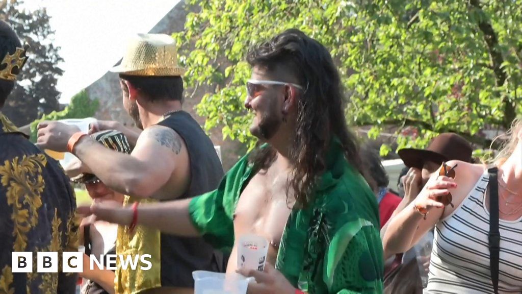 Proud mullet-wearers embrace their style at festival