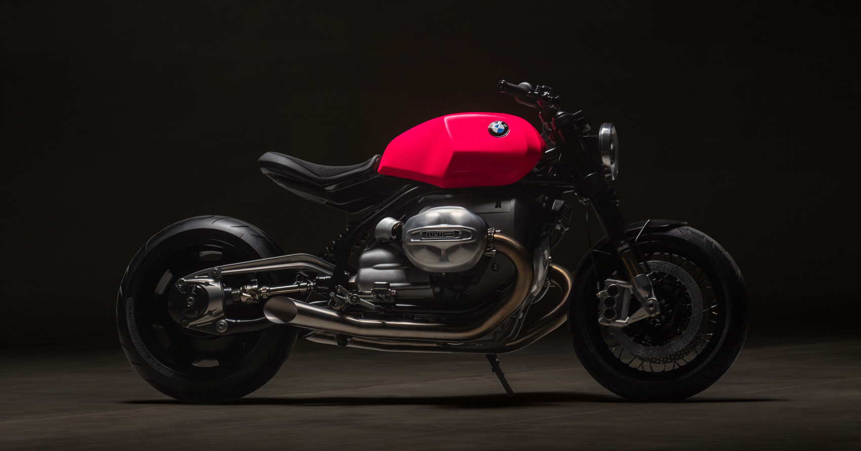 BMW R20 Concept: BMW stuns with a hot pink 2-liter boxer