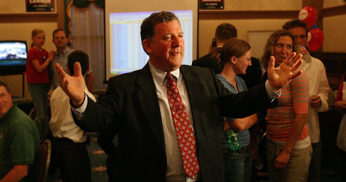 A former Utah congressman, who helped lead on Clinton impeachment, dies