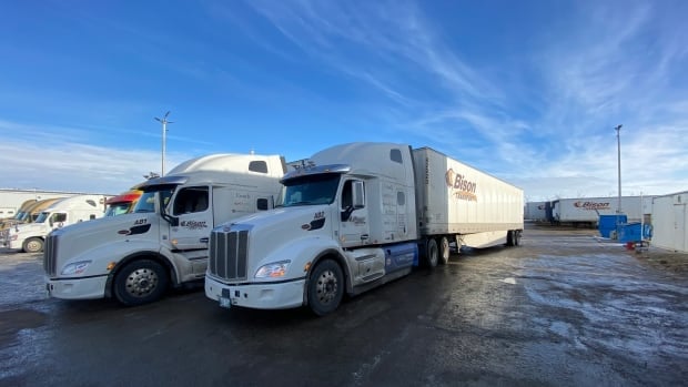 Alberta semi-automated truck convoys didn't save fuel but tech still has promise, researchers say