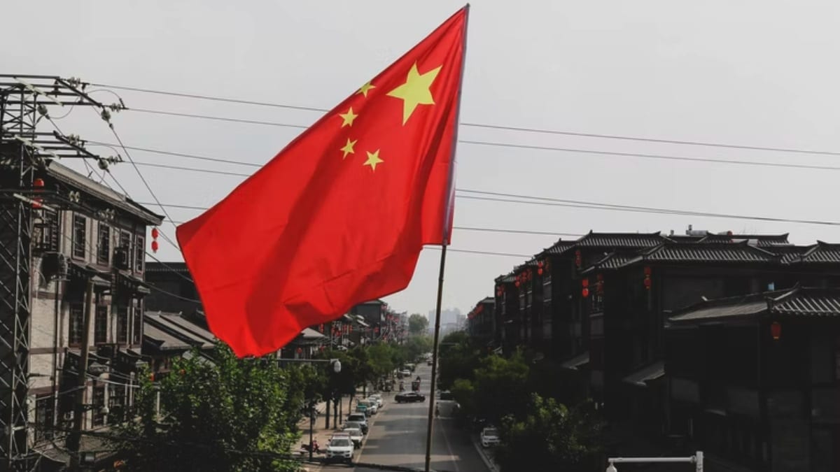 China Launches Public Blockchain Platform Despite Unfriendly Crypto Stance