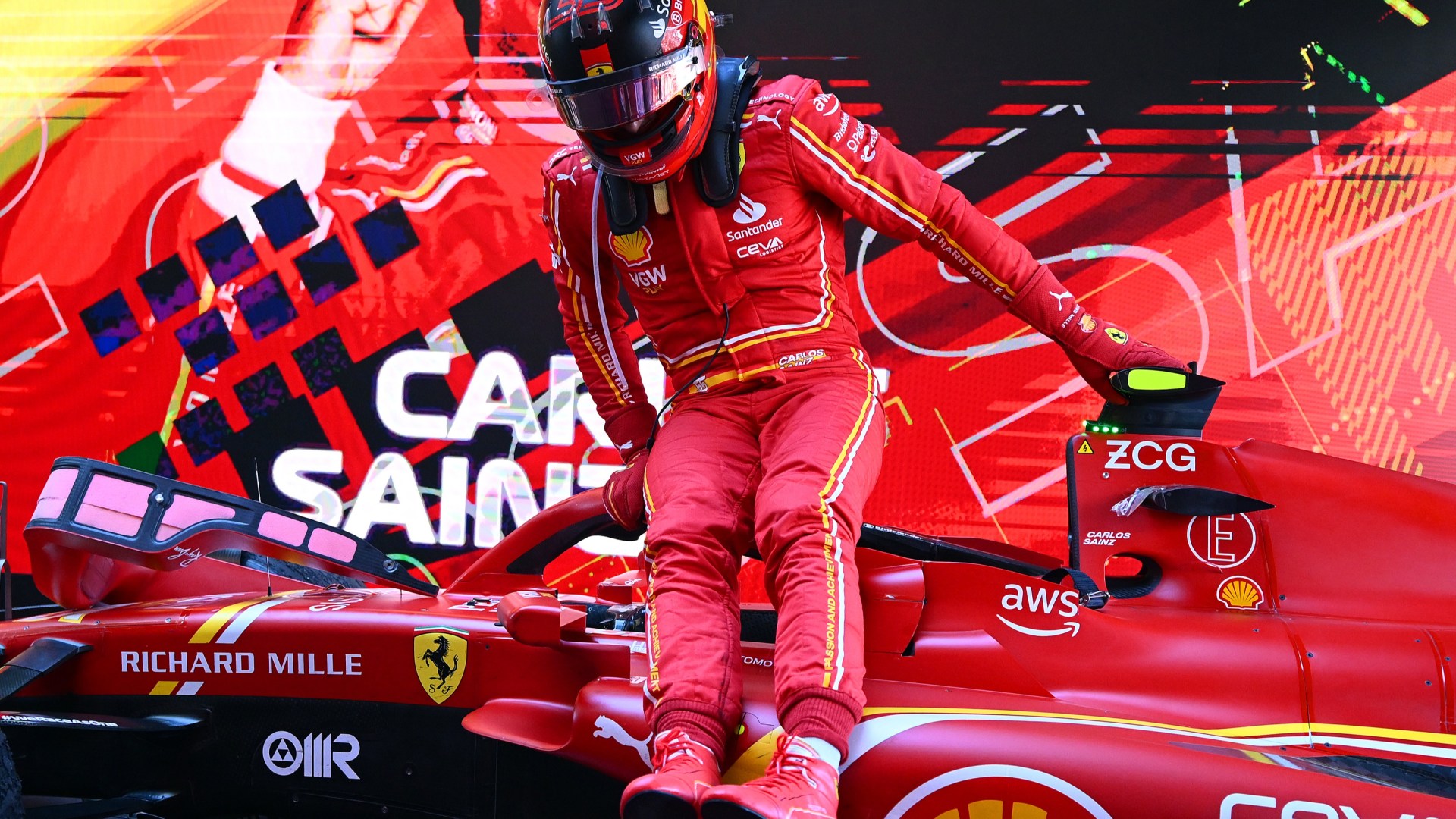 Eagle-eyed fans fear for Carlos Sainz after spotting Ferrari star after winning Australian GP on return from surgery