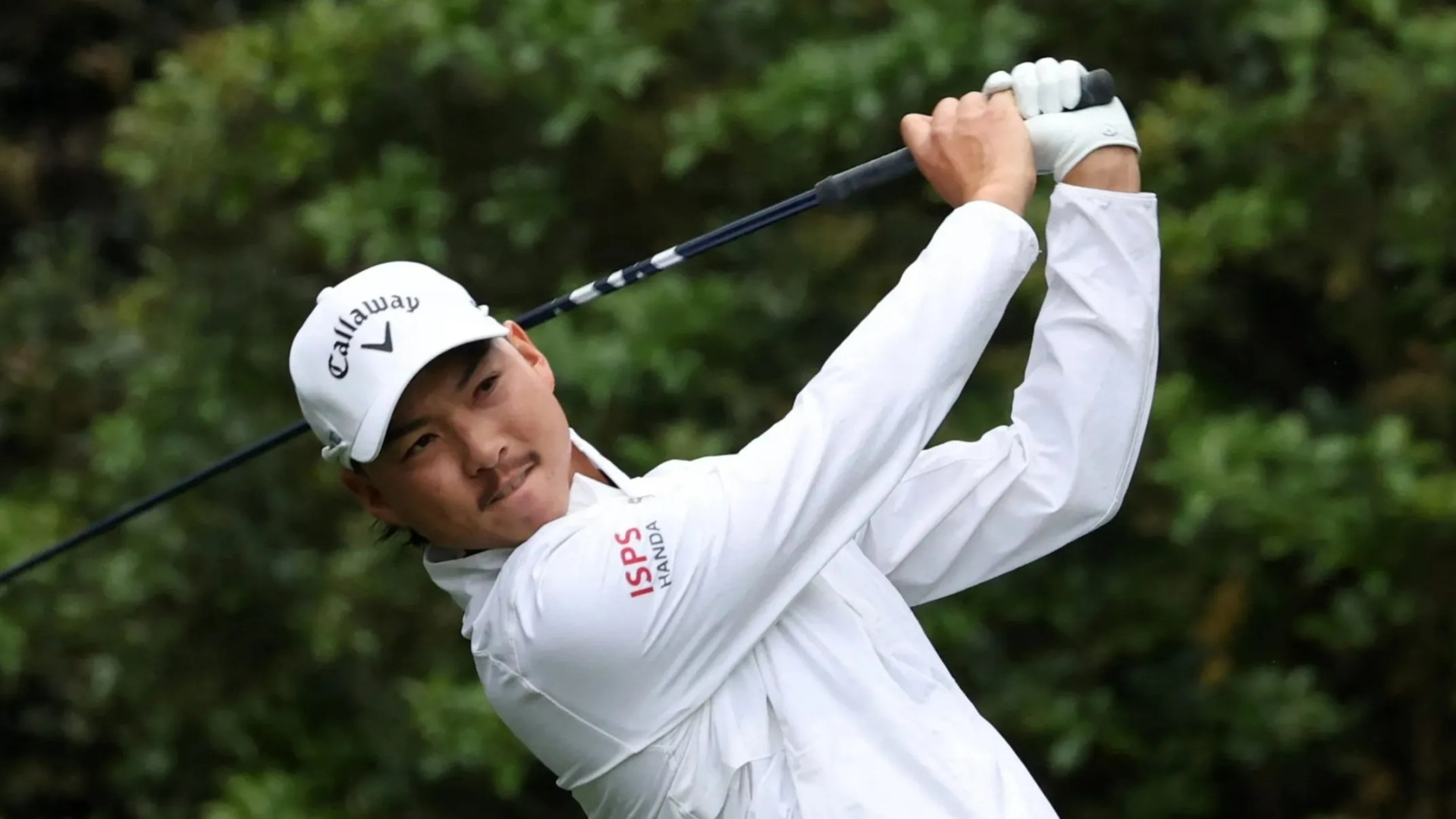 Flu-stricken golf star set to play in Masters with a BROKEN FINGER after suffering freak gym injury