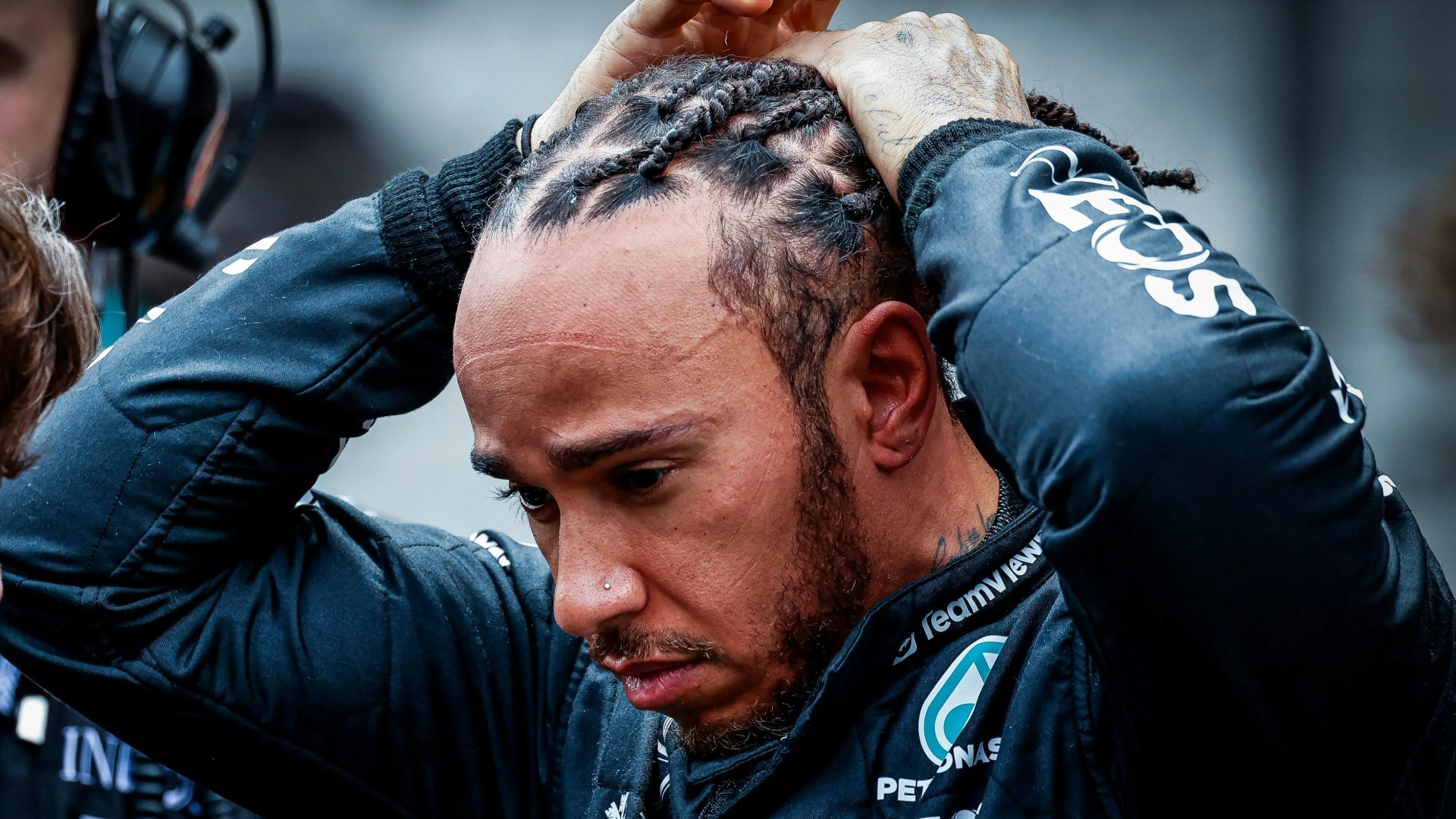 Hamilton suffers shock early elimination in qualifying for Chinese Grand Prix and will start 18th on the grid