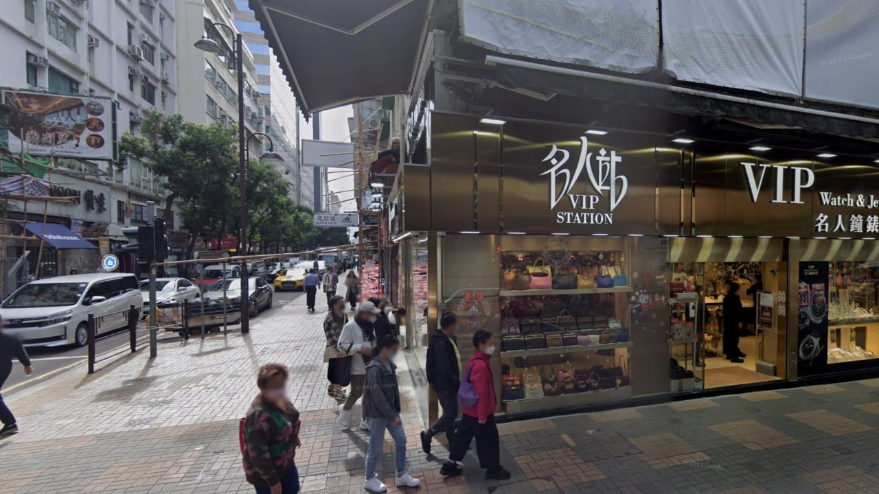 Hong Kong police catch 5 suspected robbers as group storms into jewellery store