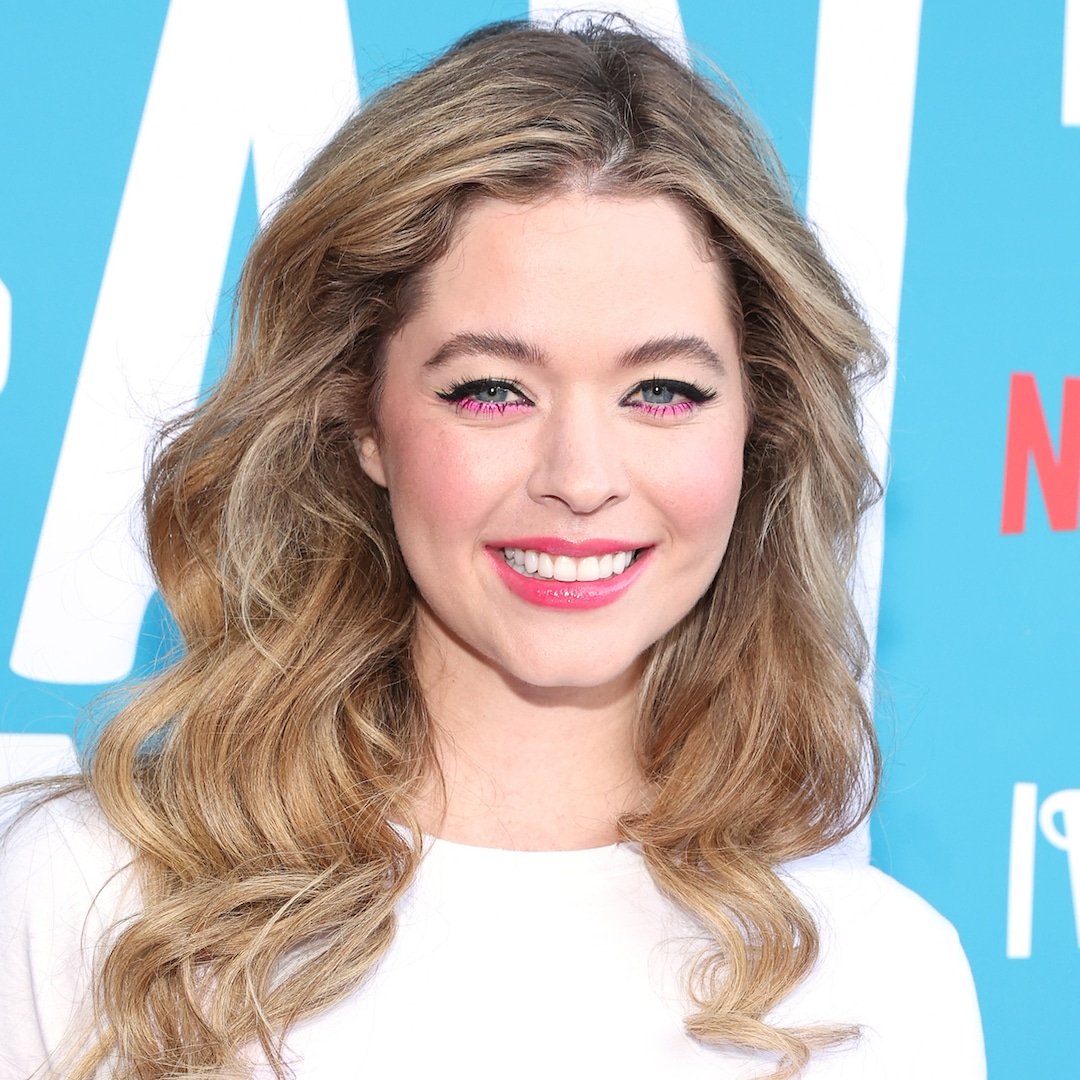  How Sasha Pieterse Learned to Manage Her PCOS and Love Her Body Again 