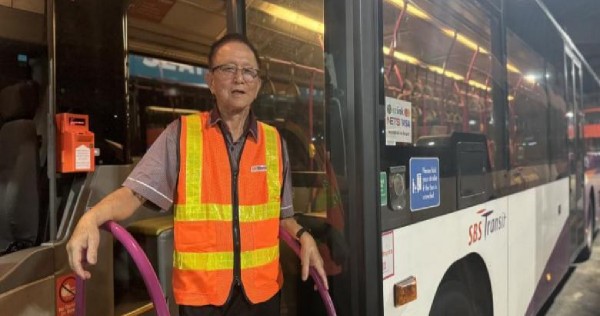 'I watched passengers grow up in my bus': Bus captain of 53 years looks back on career