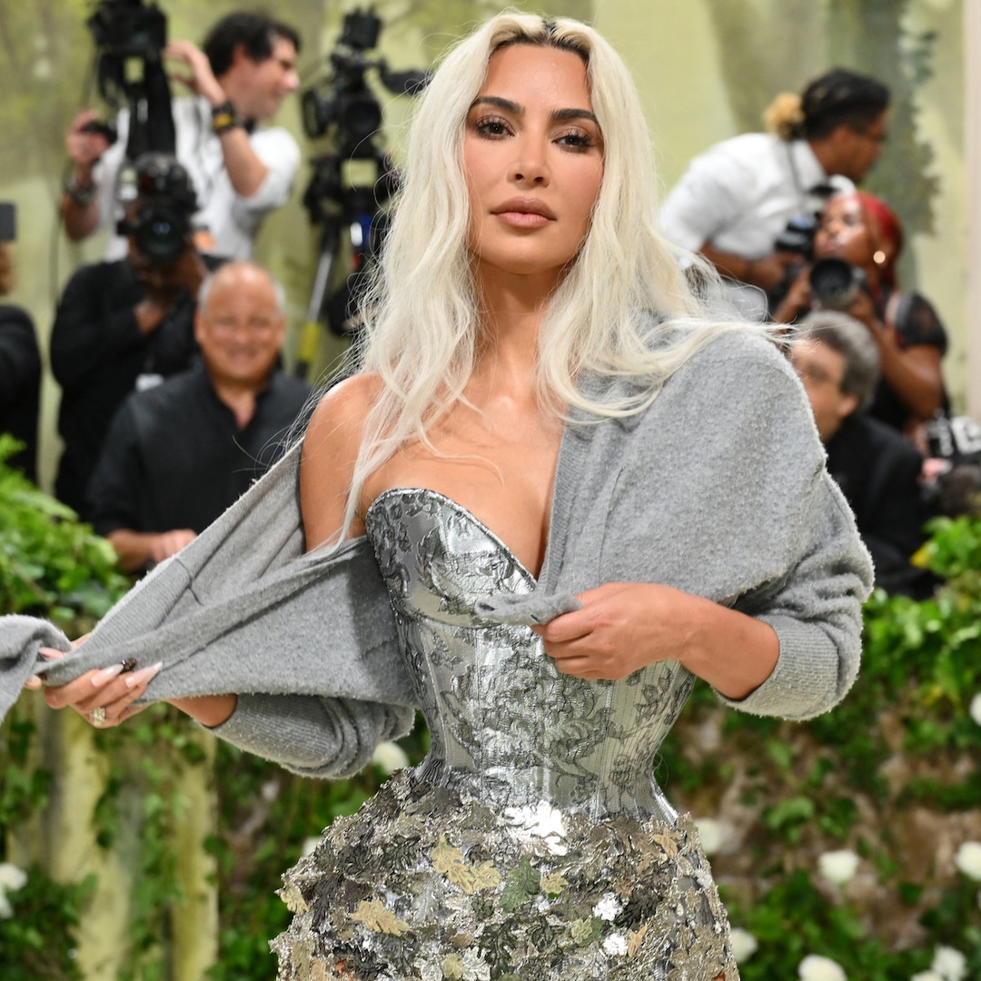  Kim Kardashian's Met Gala Glam Came Together Seconds Before Red Carpet 