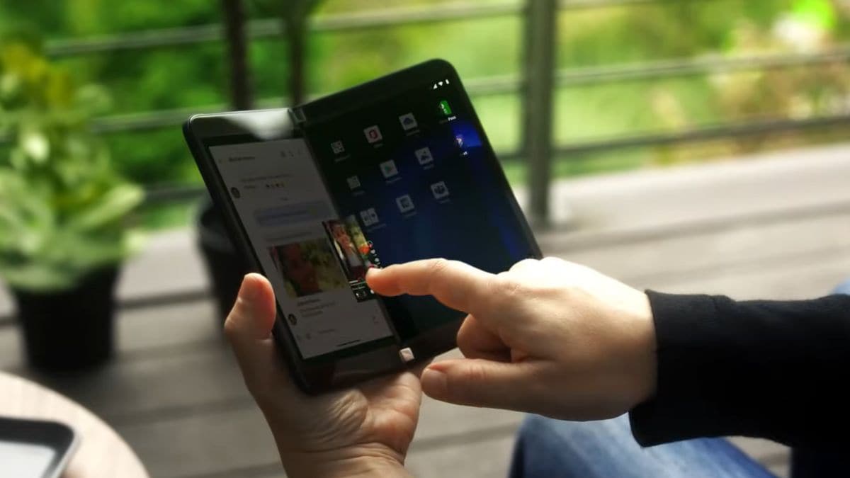 Microsoft's Foldable Smartphone Could Be In Development, Suggests New Patent Application