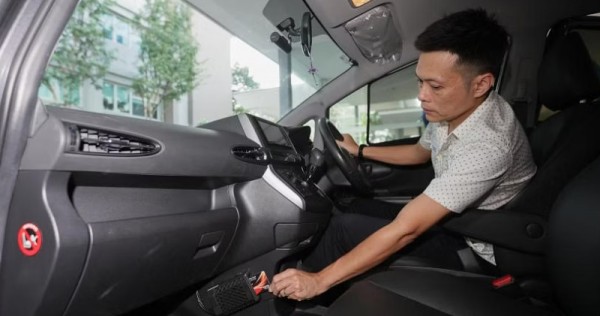 Motorists can install ERP 2.0 processing units at driver's footwell, disable cashcard payment via button: LTA