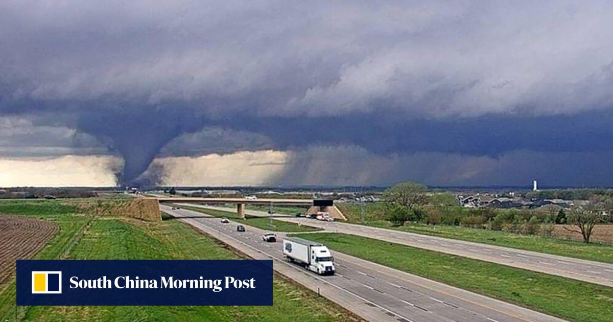 Powerful tornado in US state of Nebraska obliterates a building