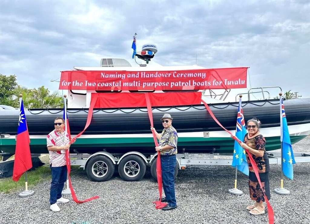 Taiwan donates frigates to Tuvalu