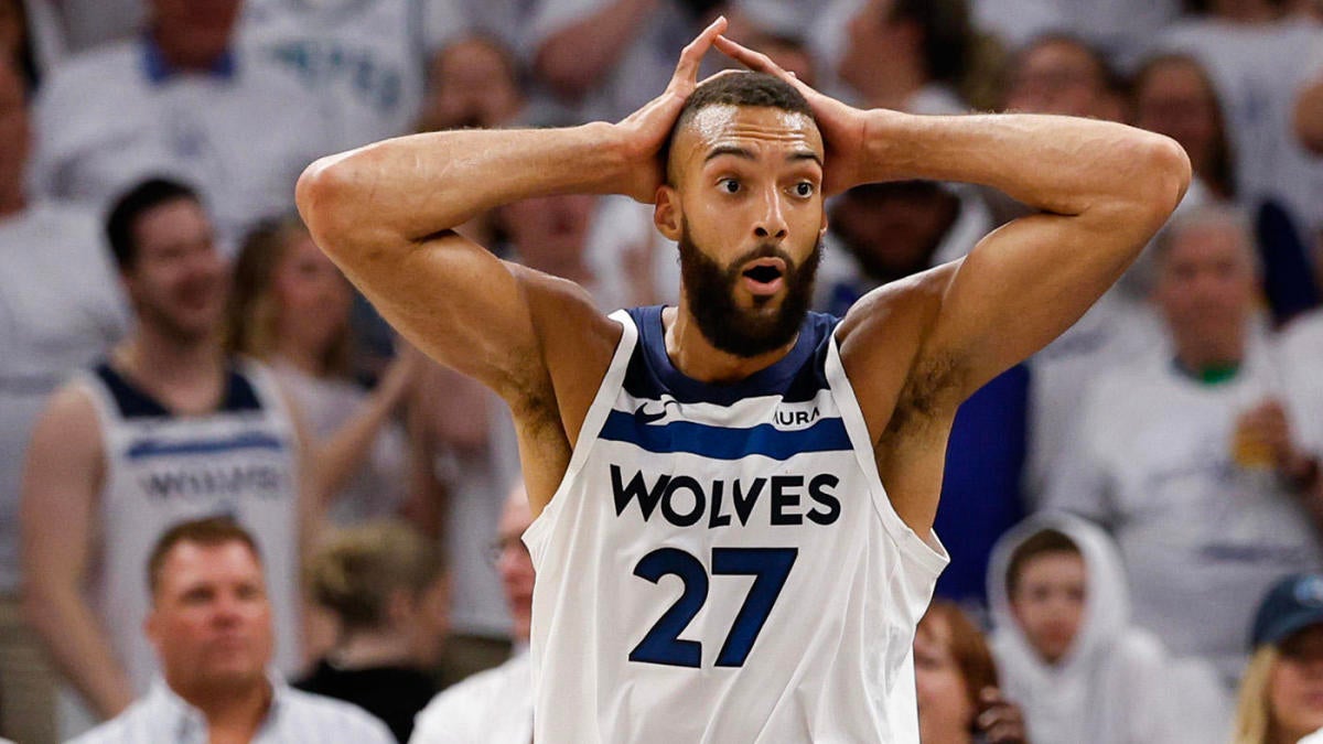  Timberwolves' Rudy Gobert fined $75,000 after making 'inappropriate' money gesture toward officials in Game 4 