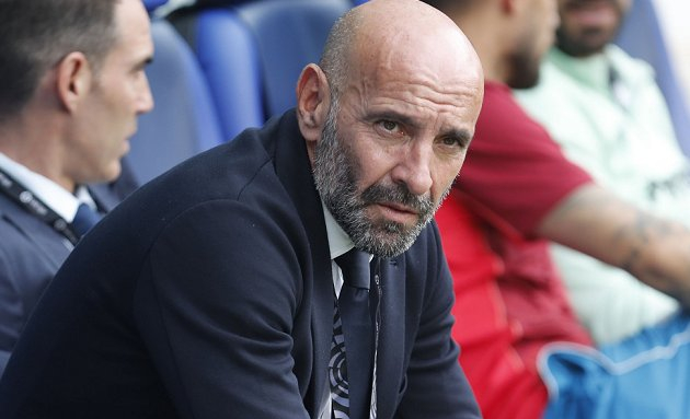 Villa chief Monchi sees Barcelona defeat Valencia