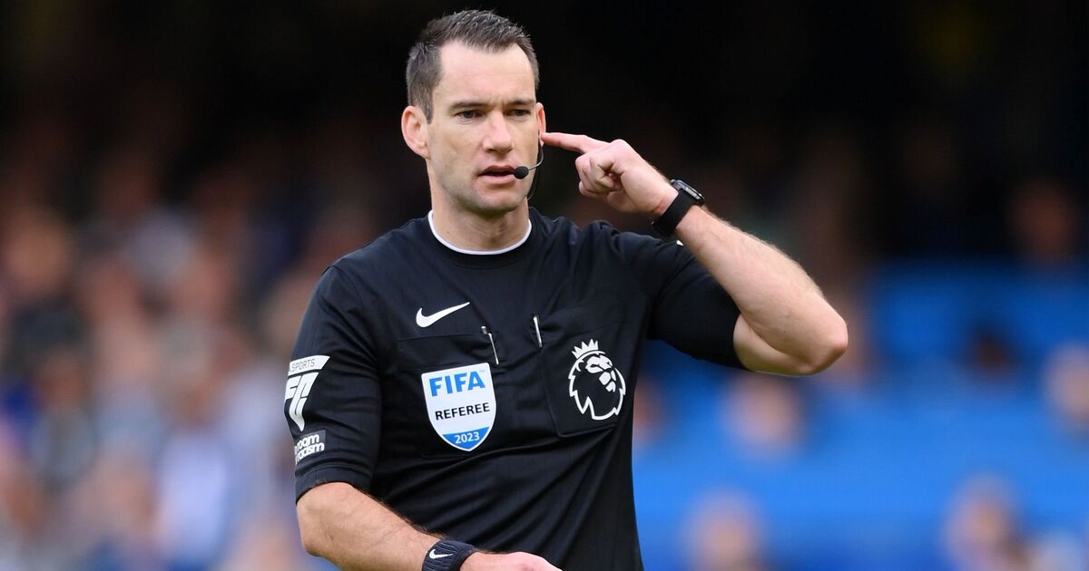 What is the Crystal Palace vs Manchester United referee wearing on his head?