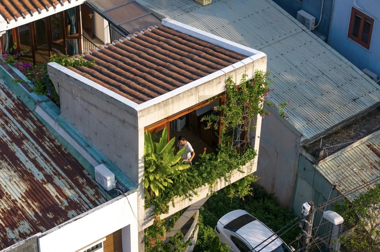 The Nest House Looks Like A Floating Home In The Midst Of Lush Greenery