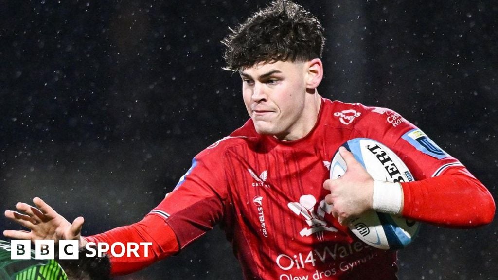 Wales call up Scarlets' James to summer squad