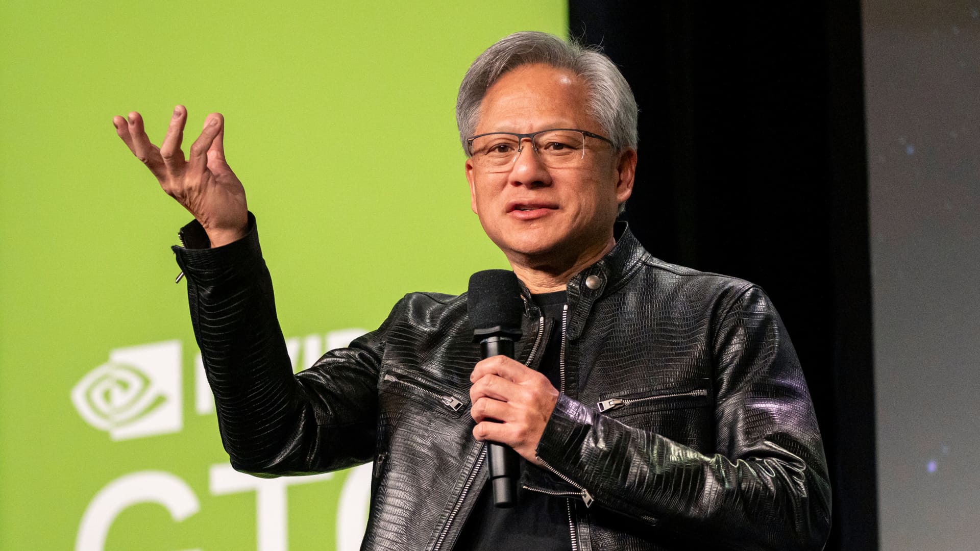 Nvidia reports Q1 revenue up 262% YoY to $26.04B, vs. $24.65B est., forecasts Q2 revenue above estimates, and announces a 10-for-1 stock split (Kif Leswing/CNBC)