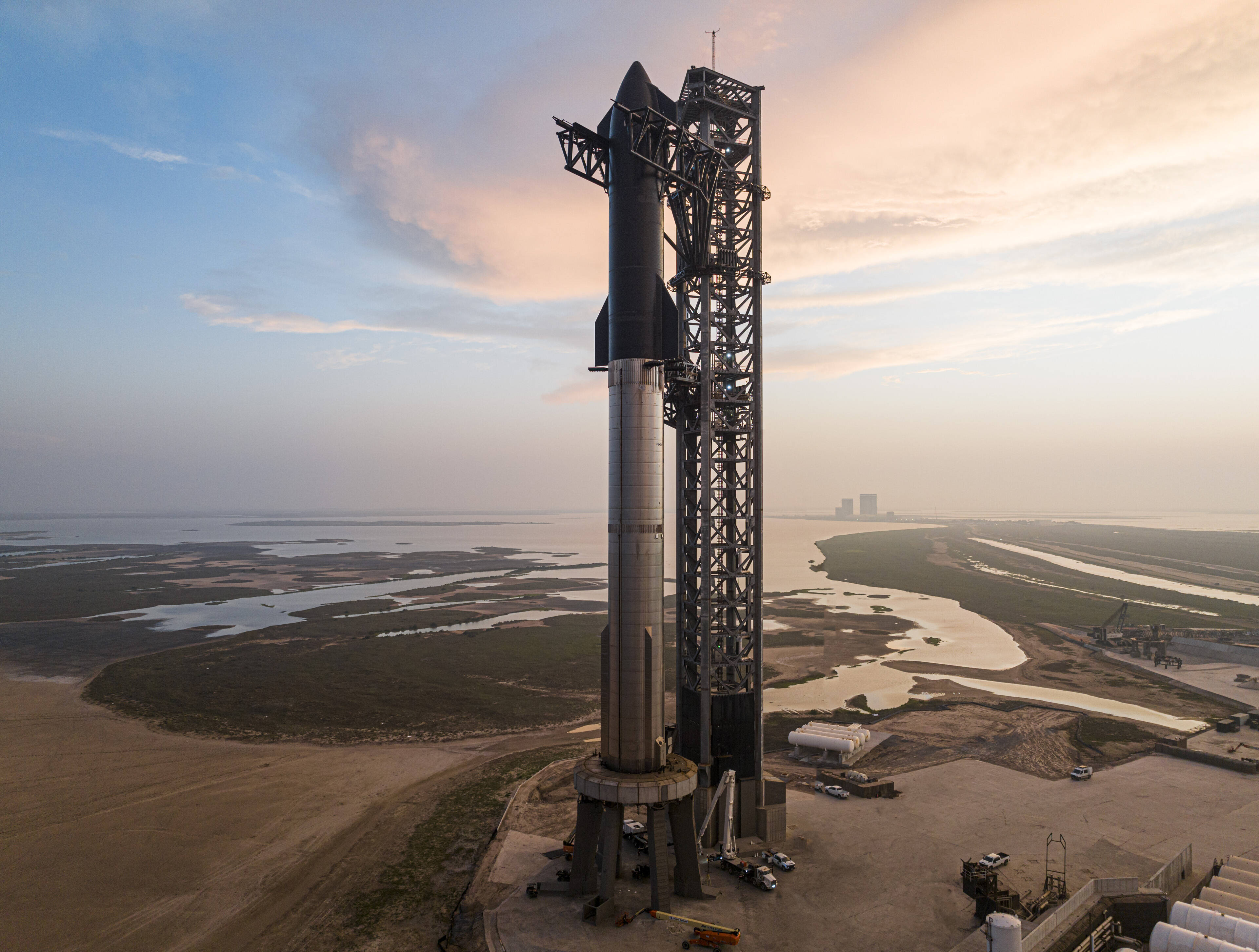 A tale of two missions: Starliner and Starship both achieve milestones