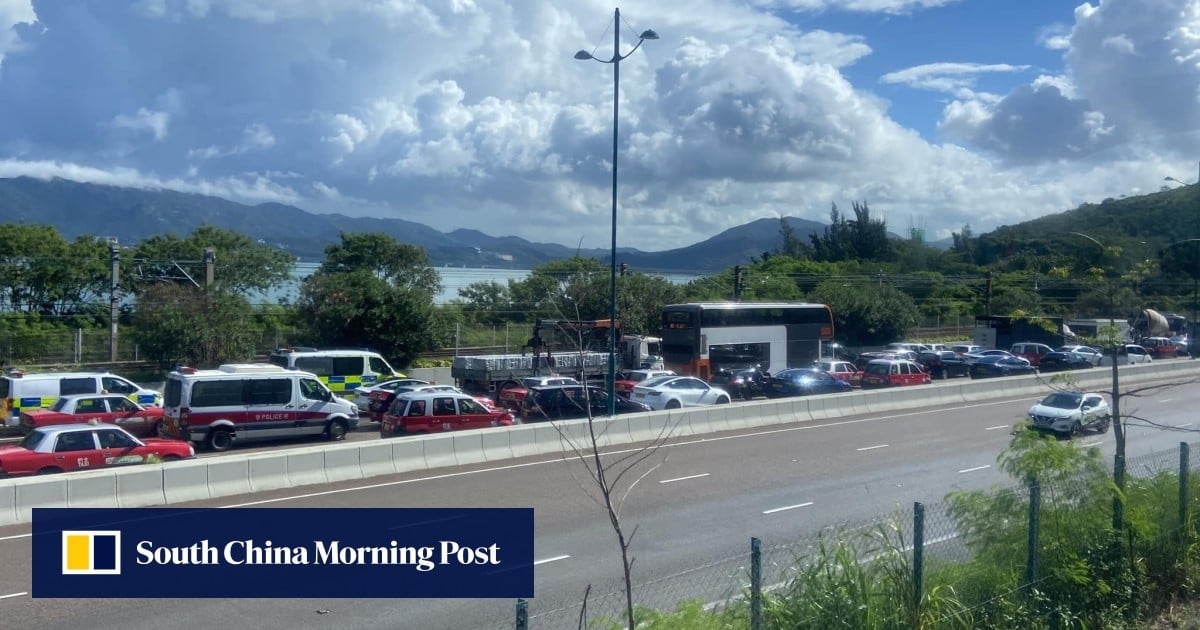 3 crashes involving 8 vehicles on Hong Kong highway disrupt airport-bound traffic for 2 hours