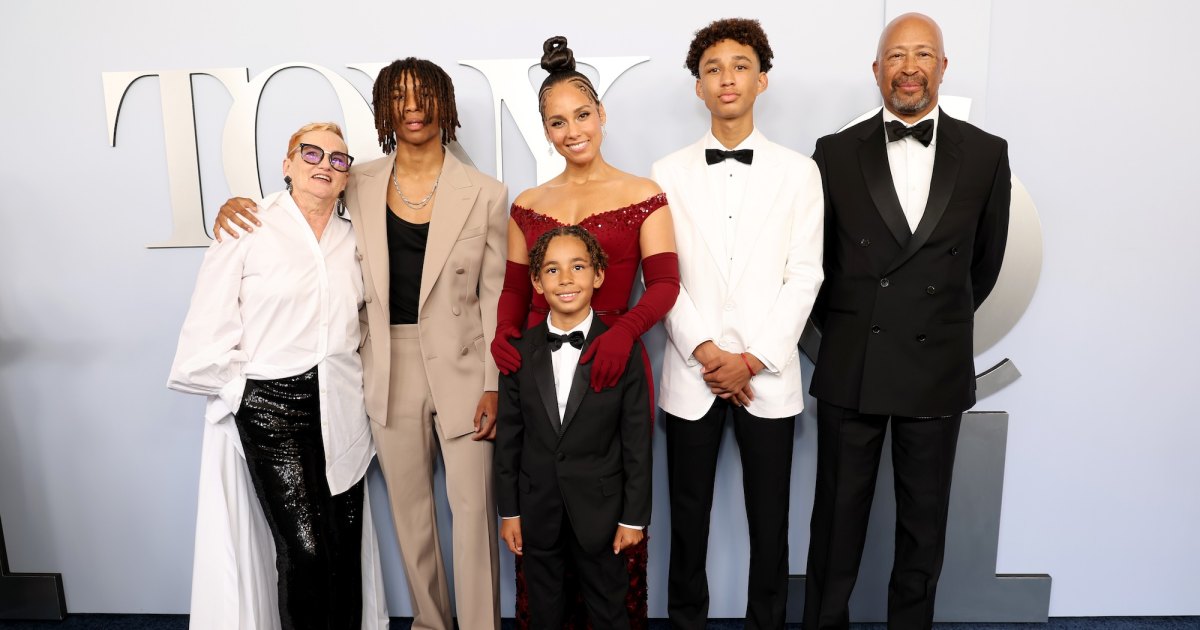 Alicia Keys Brings Her Children and Mom to Tony Awards Red Carpet