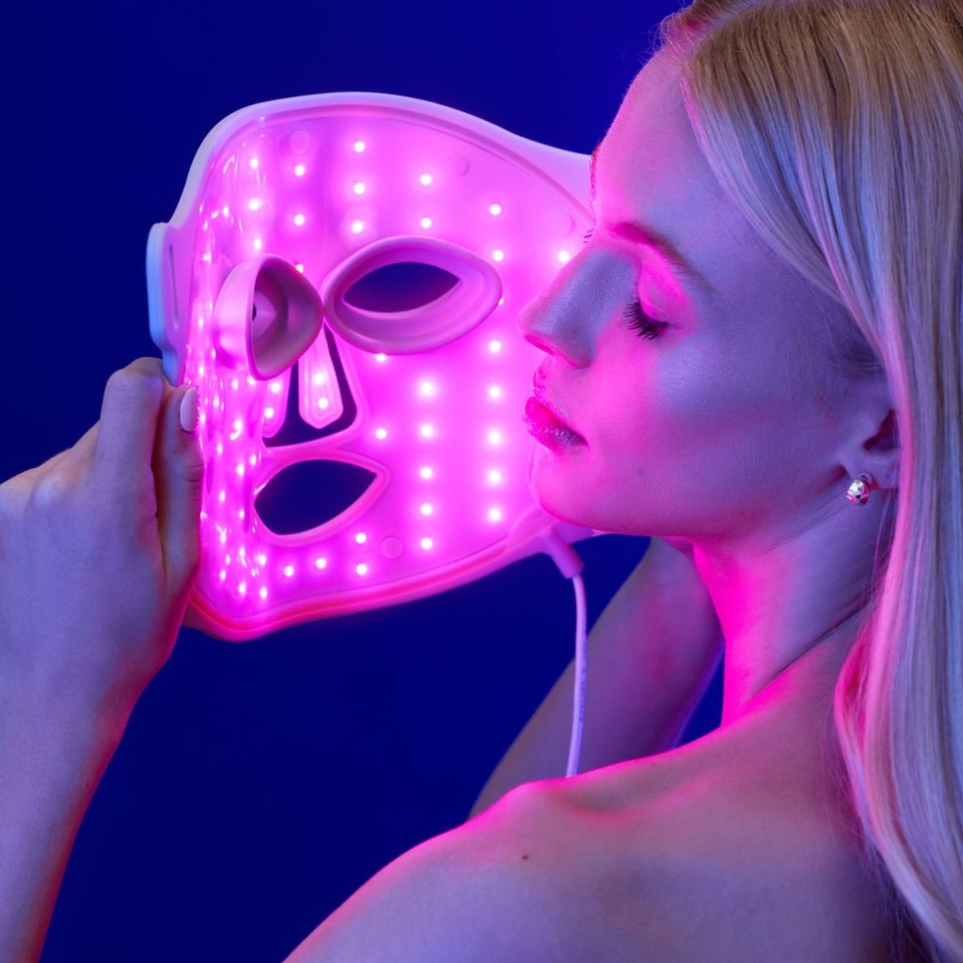  Best Blue & Green Light Therapy Devices for Reduced Acne, Glowing Skin 