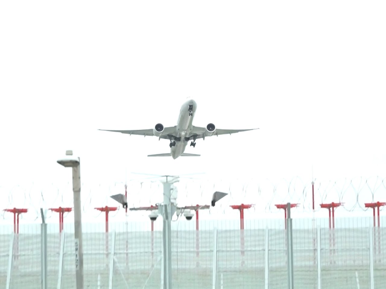 Flights resume as airport runway reopens
