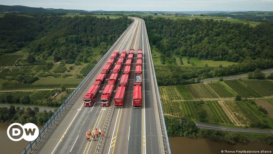 Germany's autobahn bridges falling apart