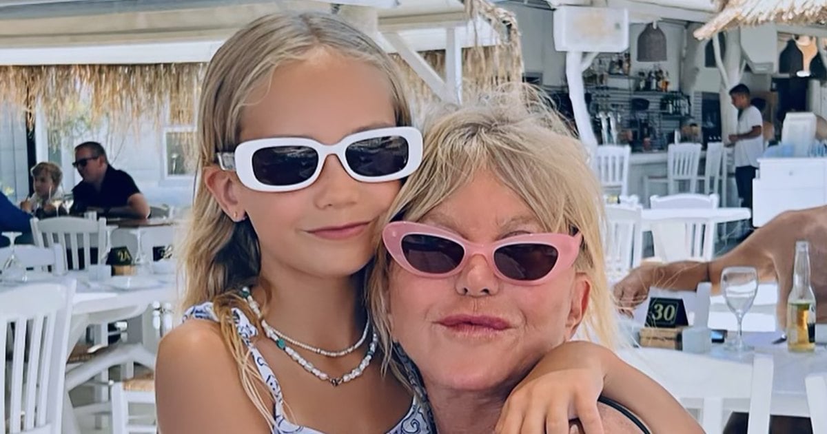Goldie Hawn Twins With Granddaughter Rio, 10, During Family Vacation