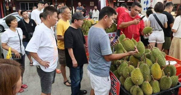 Gone in 60 minutes: Bishan durian stall sells 200kg of Mao Shan Wang durians at $8 to $12