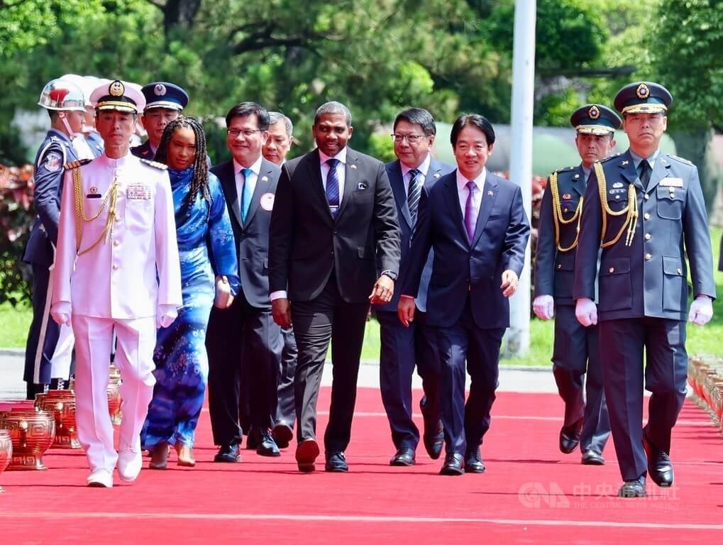 Lai welcomes Saint Kitts and Nevis PM with military salute