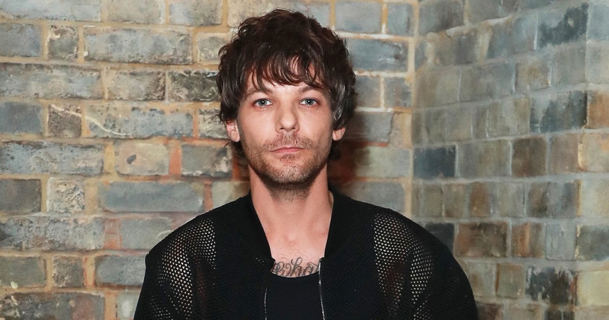 Louis Tomlinson Brought a TV to Glastonbury to Watch a Soccer Match