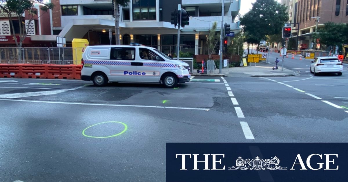 Man dies after being struck by bus in South Brisbane