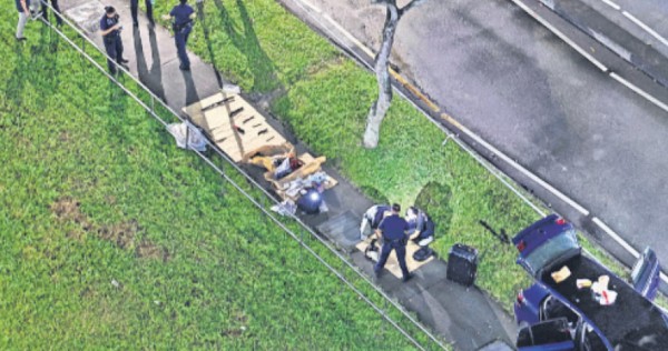 Police looking for man who flees accident scene in Yishun; drugs and samurai sword found in car