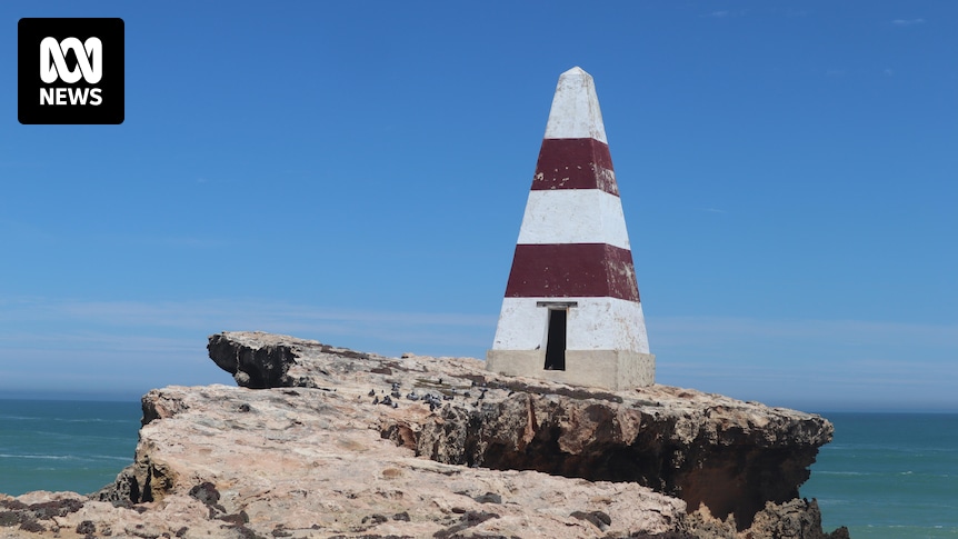 Robe's obelisk on brink as council decides not to step in to save historic coastal landmark