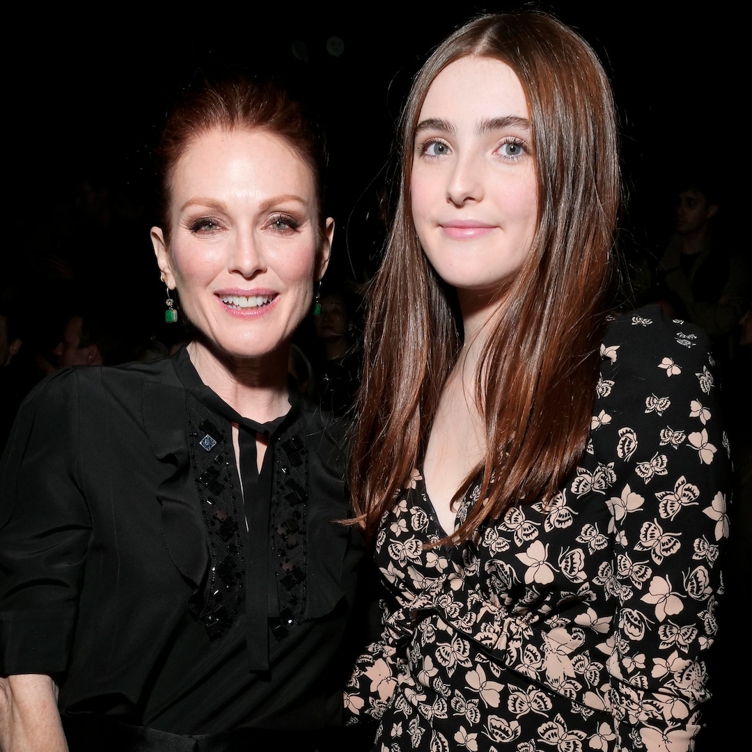  See Julianne Moore Twin With Daughter Liv in College Graduation Photos 