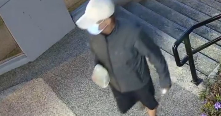Synagogue arson suspect caught on video in Vancouver