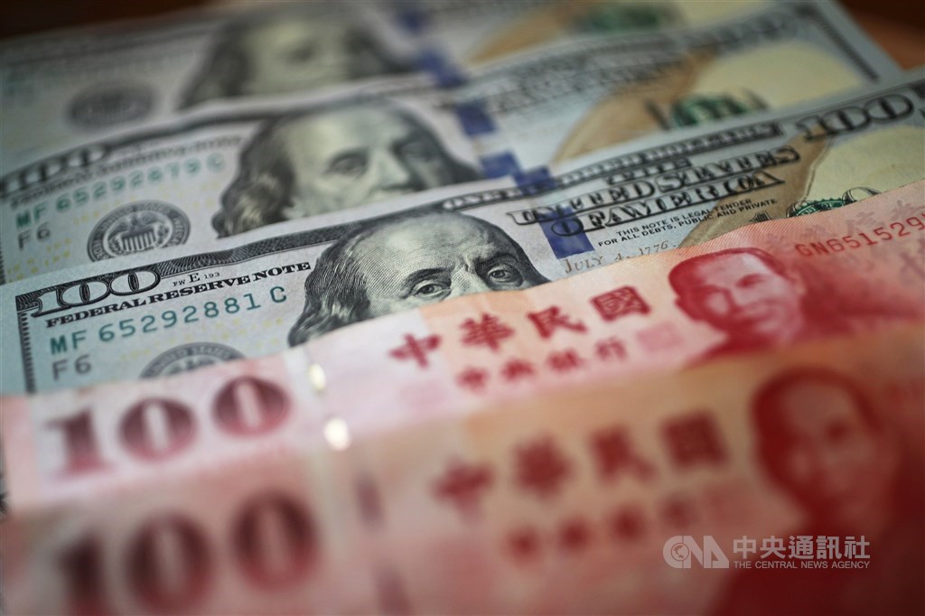 U.S. dollar closes sharply higher on Taipei forex market