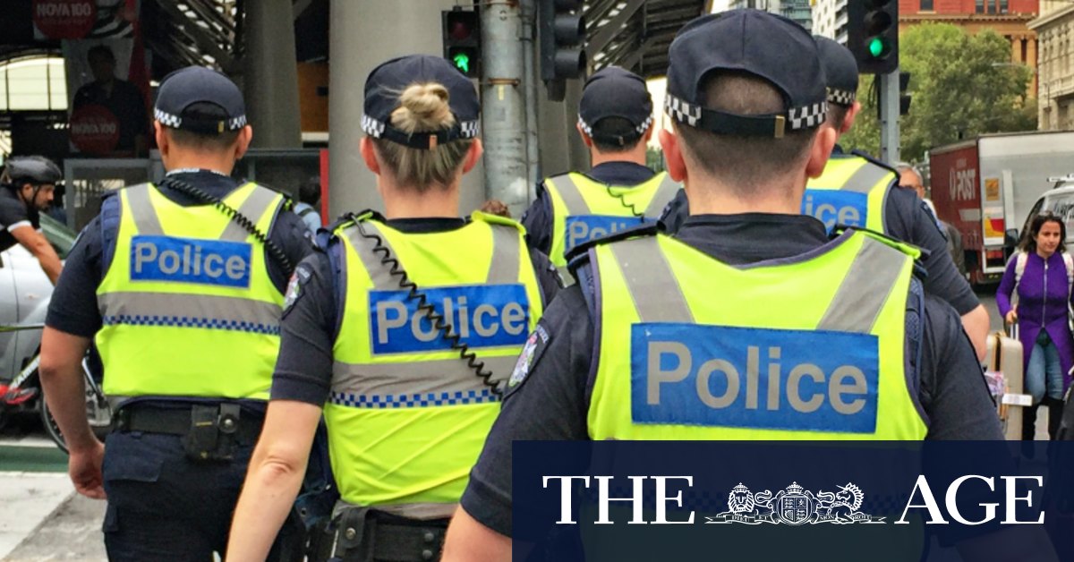 Victoria Police told to reinstate officer who questioned women-only gym sessions