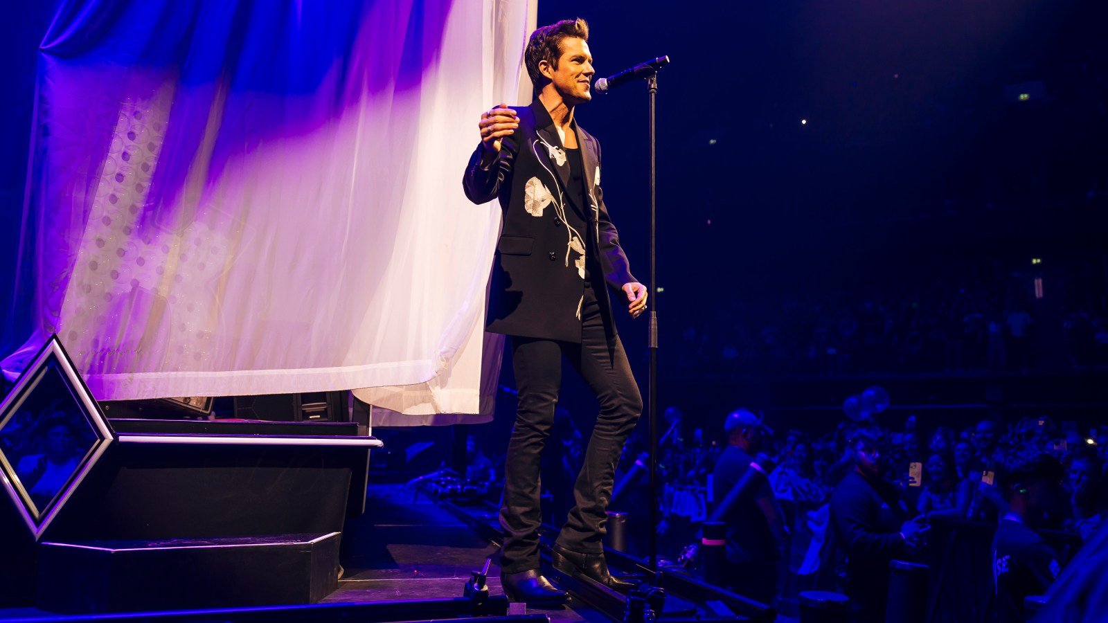 Watch the Killers Cover New Order, Stone Roses at Manchester Concert
