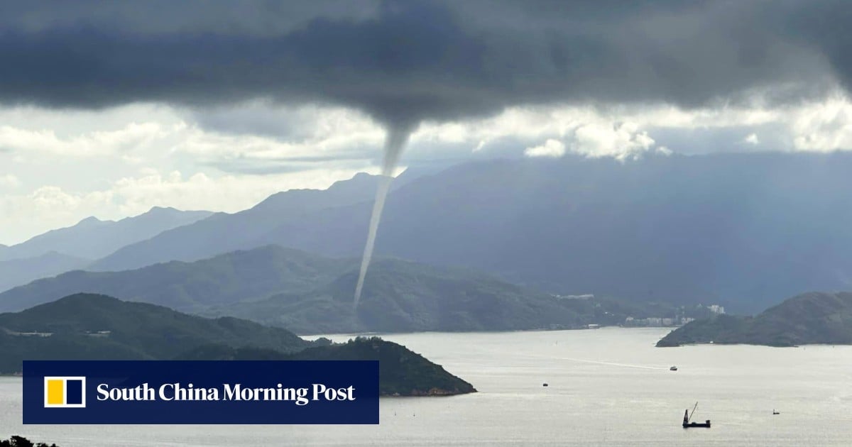 Waterspout seen over the seas west of Hong Kong: Observatory