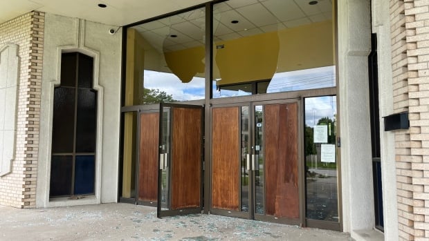 Windows smashed at 2 Toronto synagogues. Police seek suspect