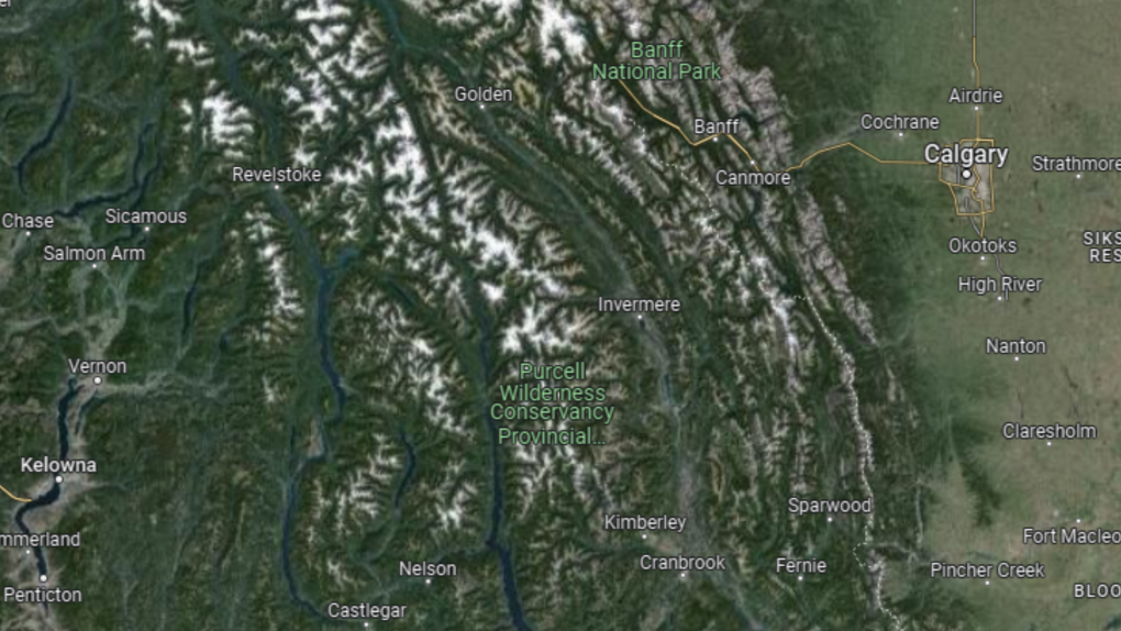 1 dead, 2 injured after helicopter crash near B.C.-Alberta border