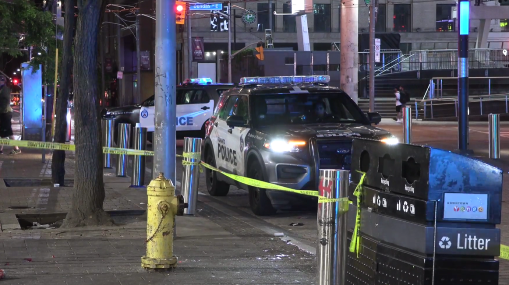 1 person seriously injured in overnight stabbing in downtown Toronto