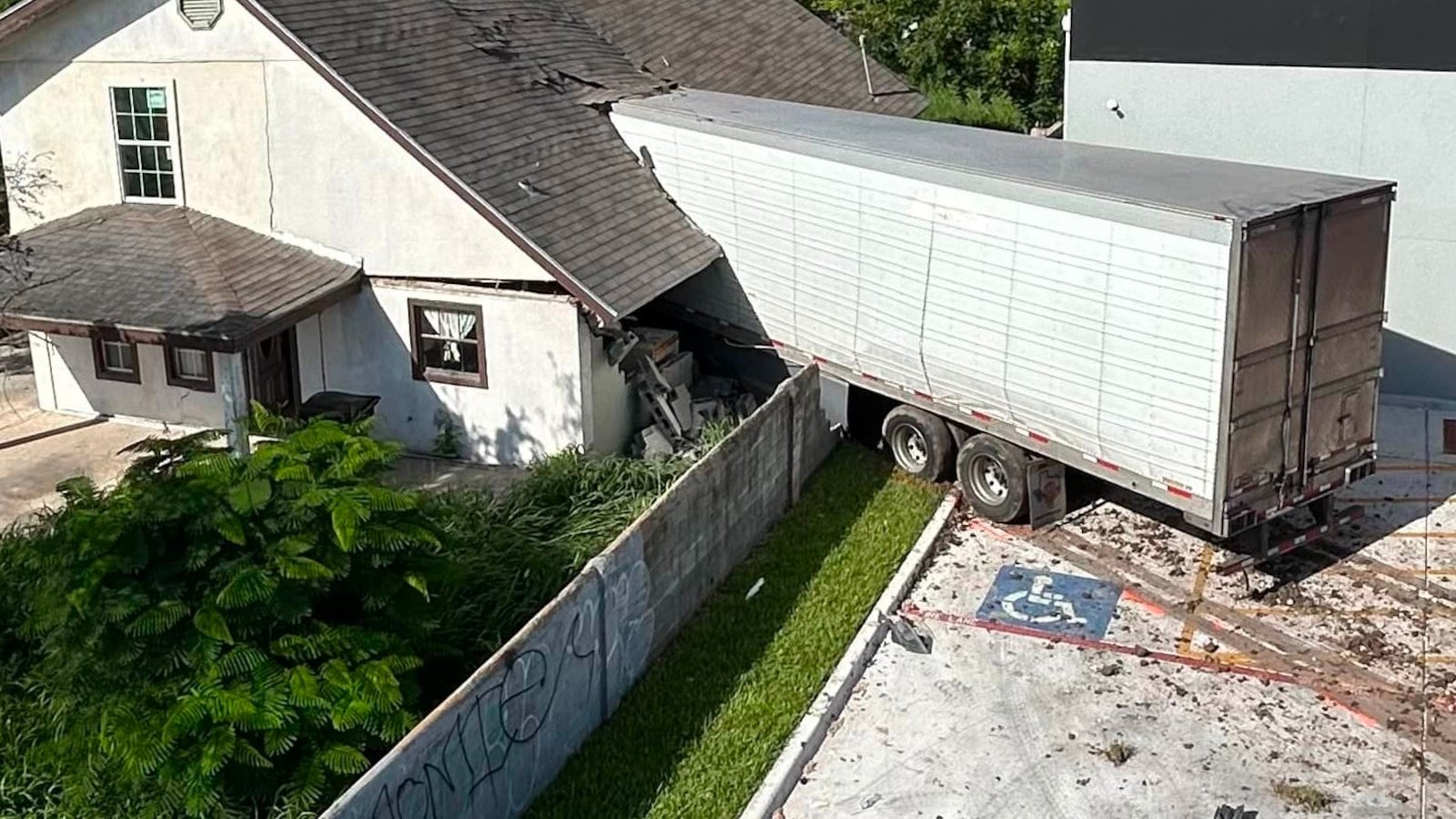 Truck driver dead after 18-wheeler crashes into home