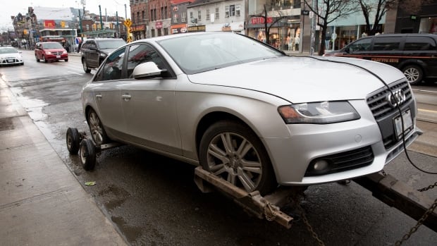 New Ontario rule barring tow truck drivers with criminal records is 'devastating,' says driver